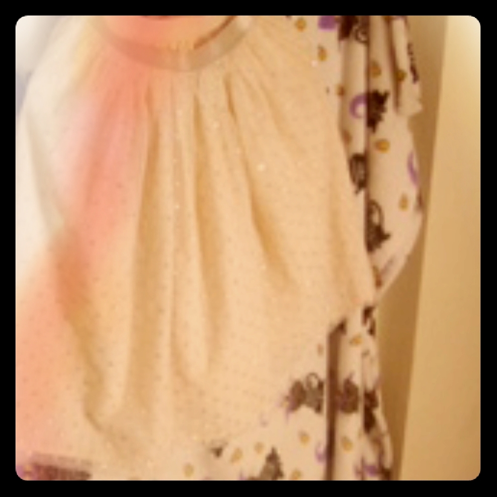 Sequins covered light pink skirt